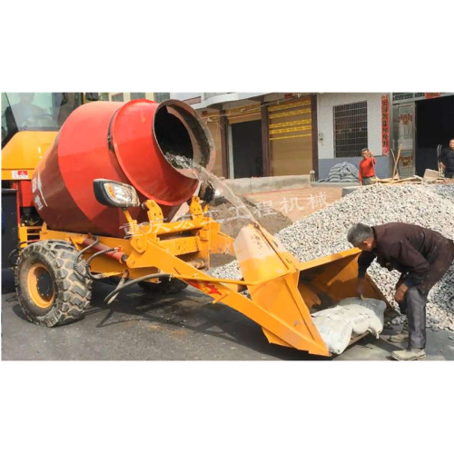Self-feeding Moving concrete mixer